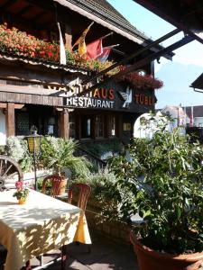 Ein Restaurant oder anderes Speiselokal in der Unterkunft Gasthaus Tübli Gersau 