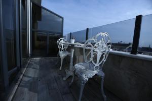 Een balkon of terras bij RESTWON SUIT