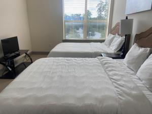 Ένα ή περισσότερα κρεβάτια σε δωμάτιο στο Spacious Apartments in The Woodlands, TX