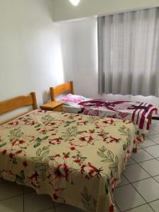 Een bed of bedden in een kamer bij apartamento bombinhas