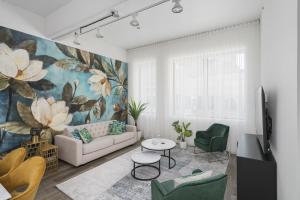 a living room with a couch and a painting of flowers at Bakan - Sainte Catherine in Montreal