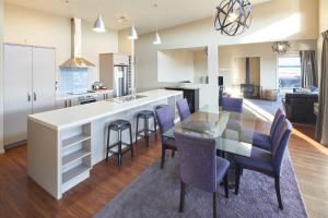 a kitchen and dining room with a table and chairs at Lake Watch - Lake Tekapo in Lake Tekapo