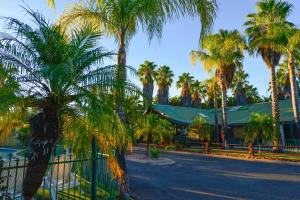 Garður fyrir utan Desert Palms Alice Springs
