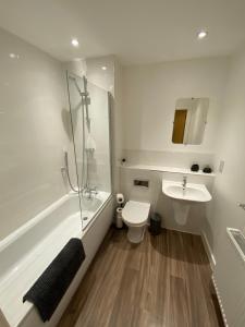 a bathroom with a sink and a shower and a toilet at 3 Bedrooms double or single beds, 2 PARKING SPACES! WIFI & Smart TV's, Balcony in Portsmouth