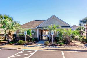 Gallery image of Yellow Daisy & Beach Escape in North Myrtle Beach