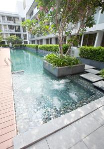 Piscina a Dorsett Singapore o a prop