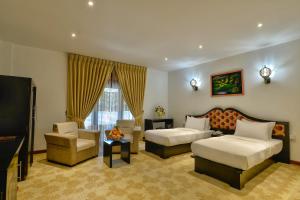 Cama o camas de una habitación en Royal Kandyan Hotel