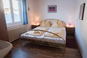 Posteľ alebo postele v izbe v ubytovaní 10Bedroom House Obertauern-Salzburg for 30 people