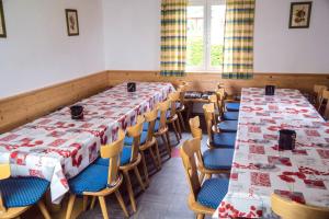Posteľ alebo postele v izbe v ubytovaní 10Bedroom House Obertauern-Salzburg for 30 people