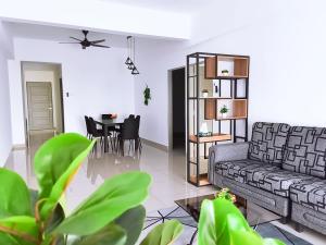 a living room with a couch and a table at Traveler's homestay 旅人窝@ The Venus Sitiawan in Kampong Lumut Kiri