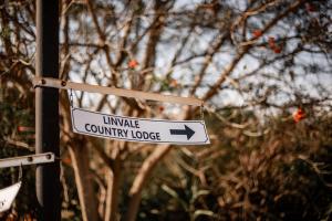 a street sign that reads unique country lodge at Linvale Country Lodge in Hazyview