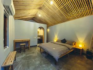Łóżko lub łóżka w pokoju w obiekcie Hagiang-holic