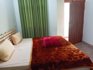 Vuode tai vuoteita majoituspaikassa Shivanjal Wellness and Accommodation