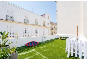 Vonkajšia záhrada v ubytovaní TERRAZA-Caleta Beach Home by Cadiz4Rentals