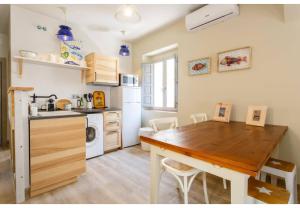 Kuchyňa alebo kuchynka v ubytovaní TERRAZA-Caleta Beach Home by Cadiz4Rentals
