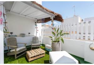 Balkón alebo terasa v ubytovaní TERRAZA-Caleta Beach Home by Cadiz4Rentals