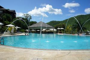 Πισίνα στο ή κοντά στο Superb Split Level Waterside Apt, Marigot Bay, St Lucia WI