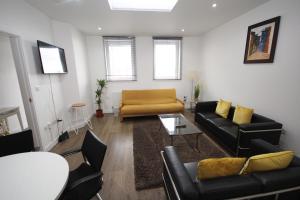Boston Manor Apartments