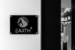 Certificato, attestato, insegna o altro documento esposto da Essence Suites Downtown Suites - Adults Only