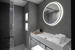 Bagno di Essence Suites Downtown Suites - Adults Only