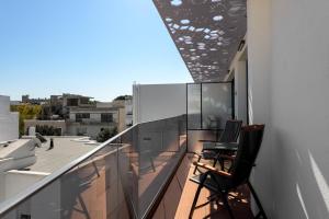 Balcone o terrazza di Essence Suites Downtown Suites - Adults Only
