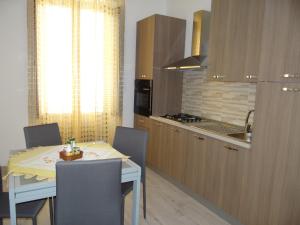 A kitchen or kitchenette at Le casette del generale