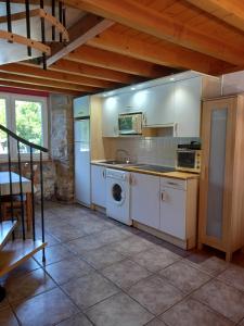 a kitchen with a washer and a sink and a dishwasher at Errotazar apartamento rural I in Alsasua