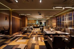 a restaurant with tables and chairs in a room at Atrium Apartamenty in Sarbinowo