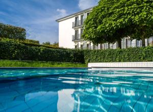 Der Swimmingpool an oder in der Nähe von Parkhotel Bremen – ein Mitglied der Hommage Luxury Hotels Collection