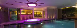 Bazén v ubytovaní Residence Hotel Santa Maria piscina e wellness alebo v jeho blízkosti