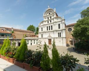 a building with a clock tower in a courtyard at Hotel San Zaccaria in Venice