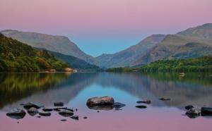 a view of a lake with mountains in the background at The Sidings Wales in Blaenau-Ffestiniog