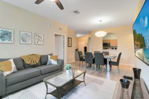A seating area at Beautiful 3 bed Condo in Windsor Hills