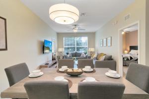 A restaurant or other place to eat at Beautiful 3 bed Condo in Windsor Hills