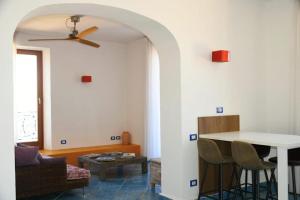 a living room with a ceiling fan and a table at Le Suite Guarinelli B&B in Gaeta