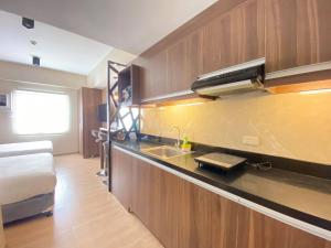 a kitchen with a sink and a bed in a room at Twin Bed Unit- MIGAs Haven at Sunvida Tower in Cebu City