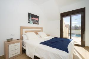 a bedroom with a bed and a large window at Stachera in San Pedro del Pinatar