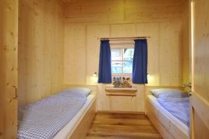 Un pat sau paturi într-o cameră la Lamplhof
