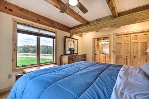 Een bed of bedden in een kamer bij Spacious and Secluded Forksville Home Fire Pit