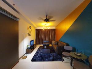 Ruang duduk di Landmark By Katana 3BR Glamorous Highrise Seaview Homestay Gurney无敌海景三房套房