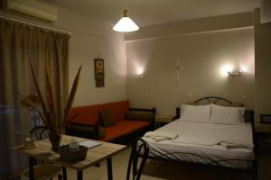 A bed or beds in a room at Thalis Rooms