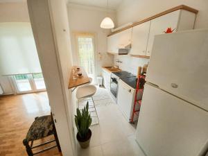A kitchen or kitchenette at Green tea balcony - quiet & cozy- Ano Glyfada