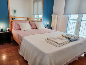 A bed or beds in a room at Green tea balcony - quiet & cozy- Ano Glyfada