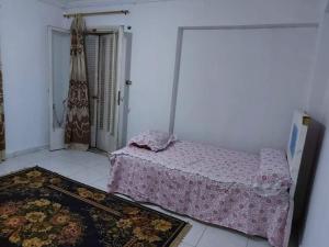 Postel nebo postele na pokoji v ubytování شقه بالعصافره بحرى