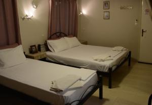 A bed or beds in a room at Thalis Rooms