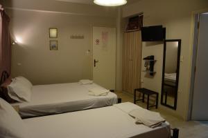 A bed or beds in a room at Thalis Rooms