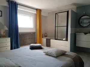 Cama o camas de una habitación en Maison d'Hôtes en Drôme Provençale