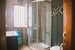 A bathroom at Villa Cervantes Sonnenland con piscina privada climatizada