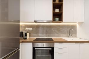 A kitchen or kitchenette at Blu & Marrone Suites-parking included