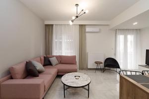 A seating area at Blu & Marrone Suites-parking included